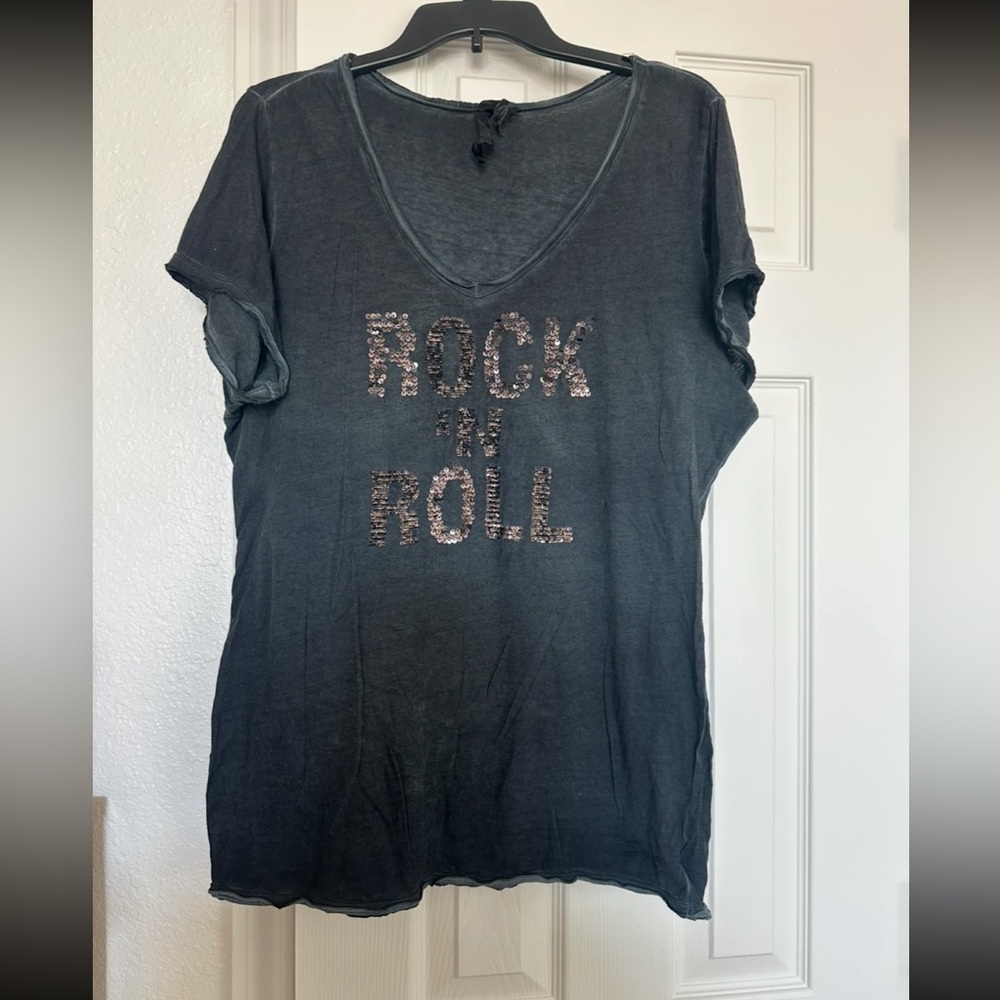 Rock in Roll Graphic T-Shirt - Picture 2 of 2